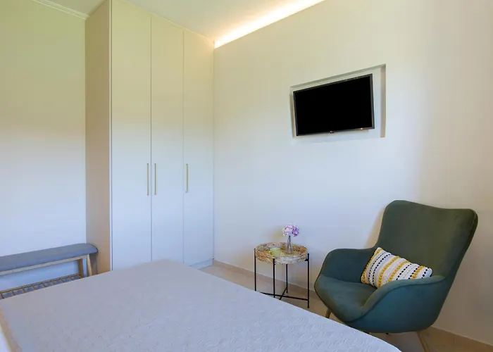 Ellen Apartment